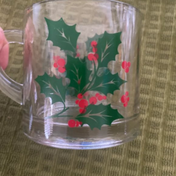 Christmas Holly Berry glass cups by Indiana Glass - Picture 4 of 5